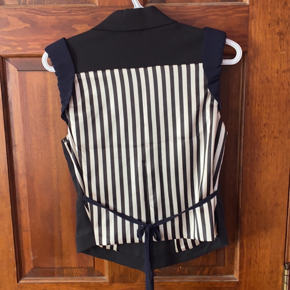 Guess - Picture 4 of 4